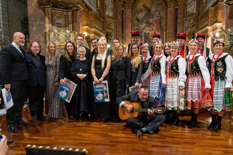 Concerto Internazionale in onore di Giovanni Paolo II, con il soprano Dominika Zamara alla Basilica San Ambrogio e Carlo a Roma